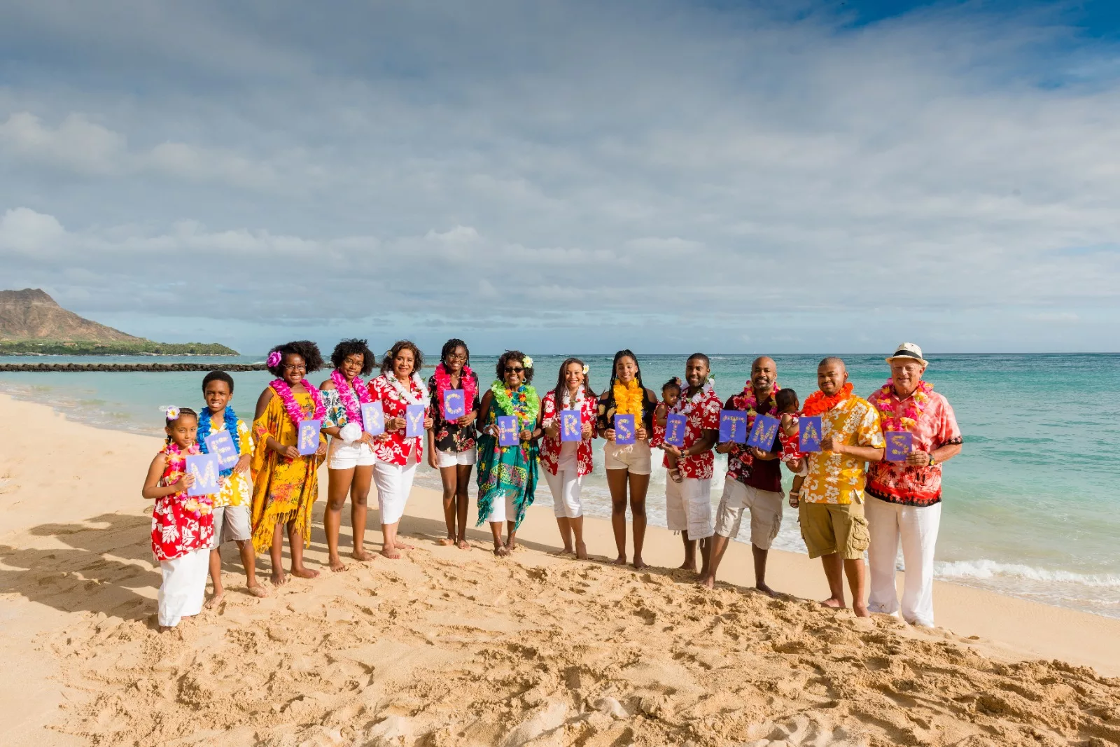 A big family doing their beach side photoshoot by oahu hawaii photographer