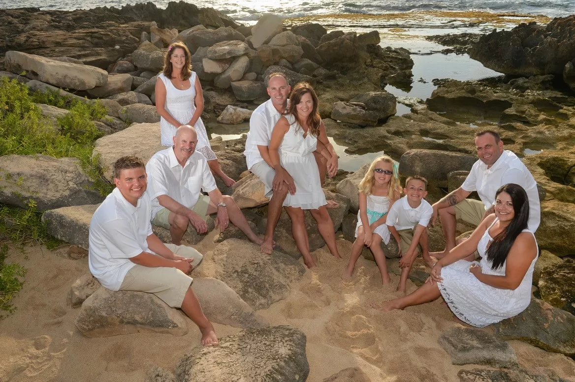 An image of a big family doing their vacation photoshoot by oahu photographers