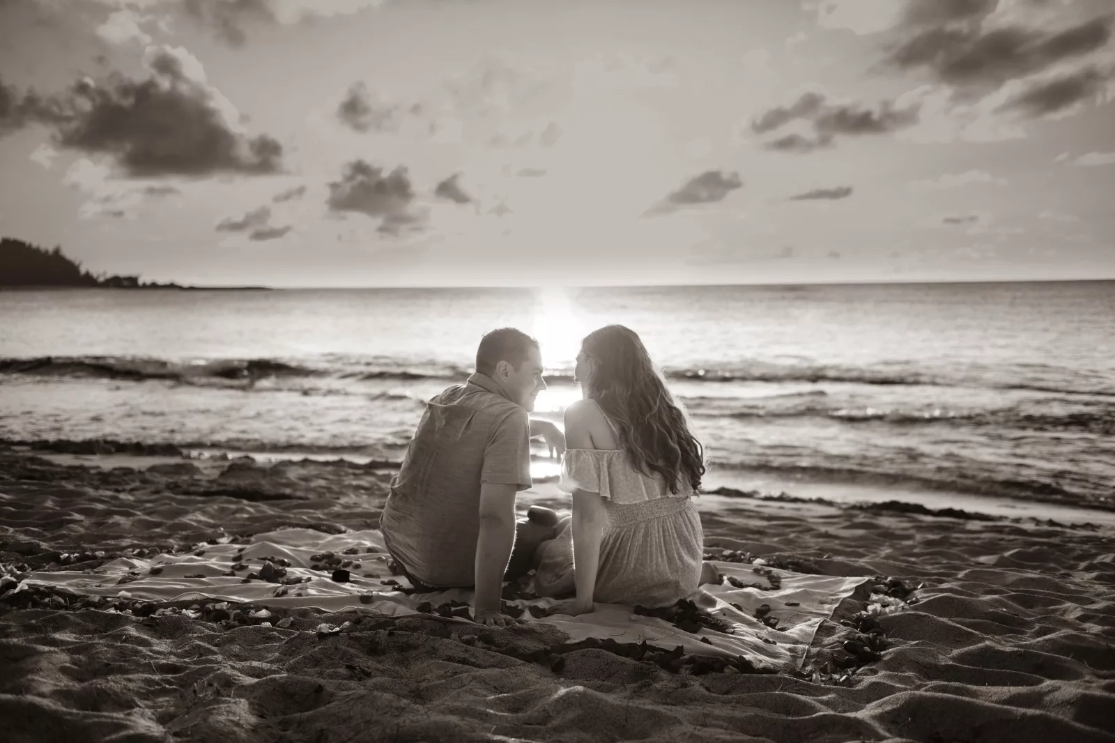 A perfect beach side couple photoshoot by oahu hawaii photographer
