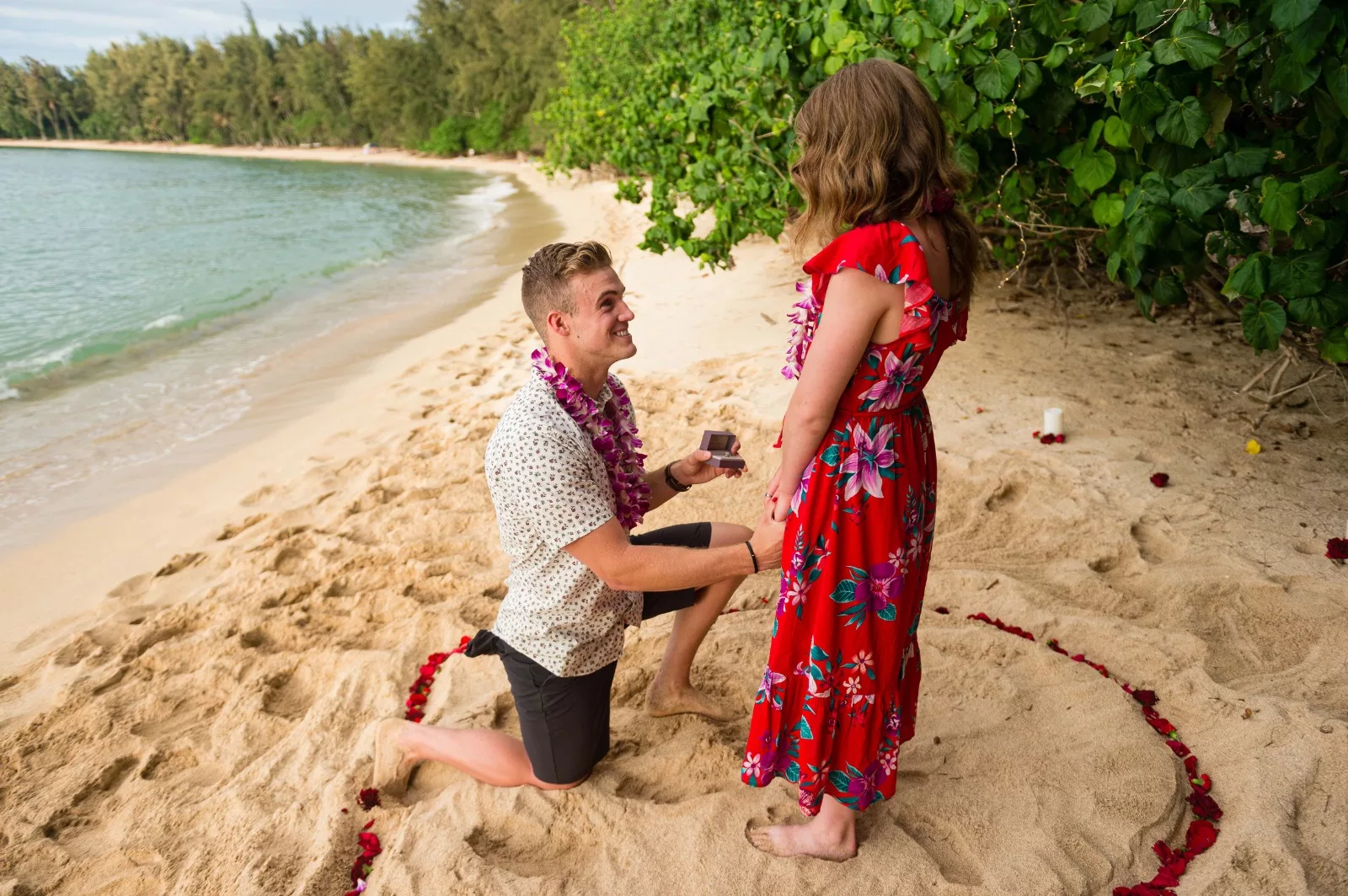 A perfect proposal photoshoot by oahu hawaii photographer the best hawaiian photographer