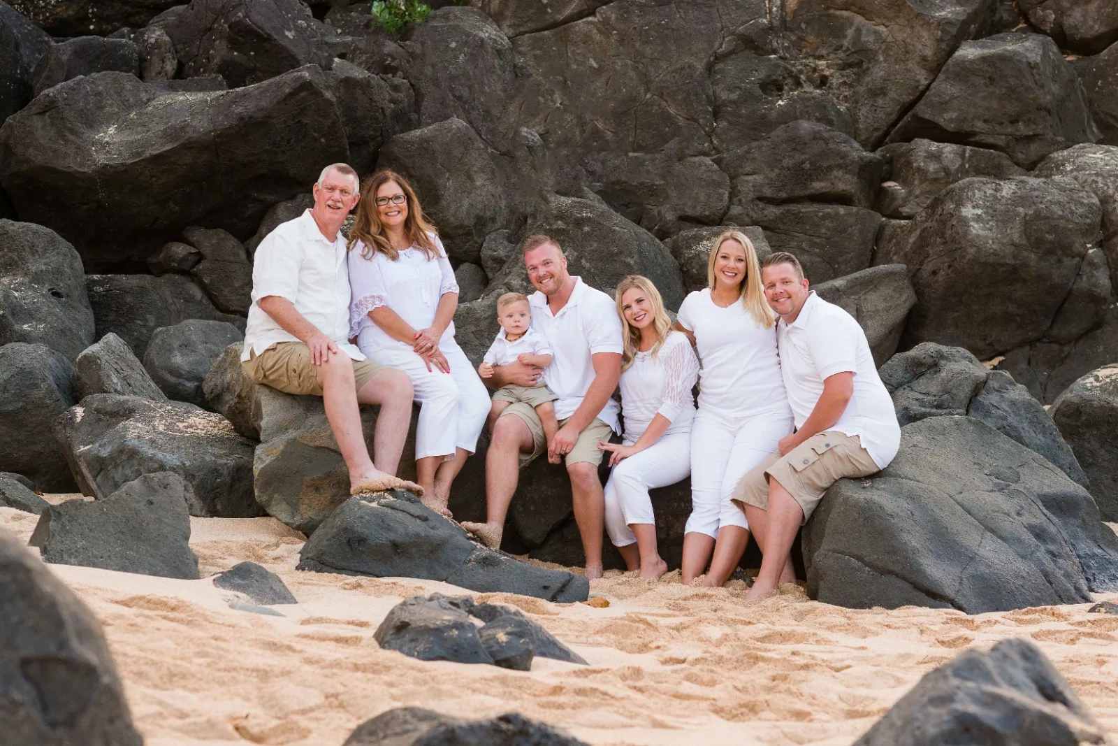 A perfect family photoshoot captured by the best hawaiian photographer the Oahu Hawaii Photographer