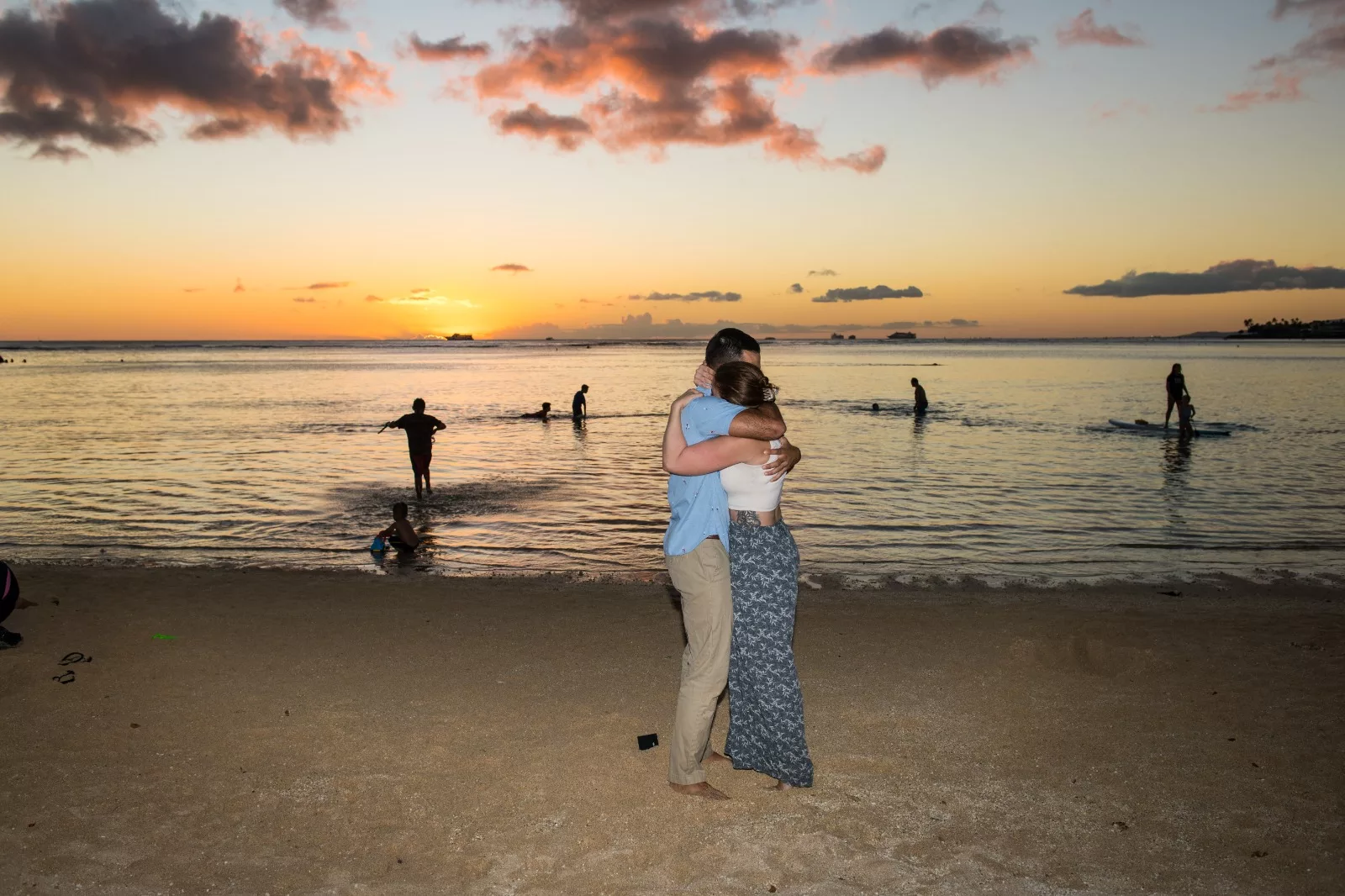 an image of a couple in the beach hugging captured by koolina photographer